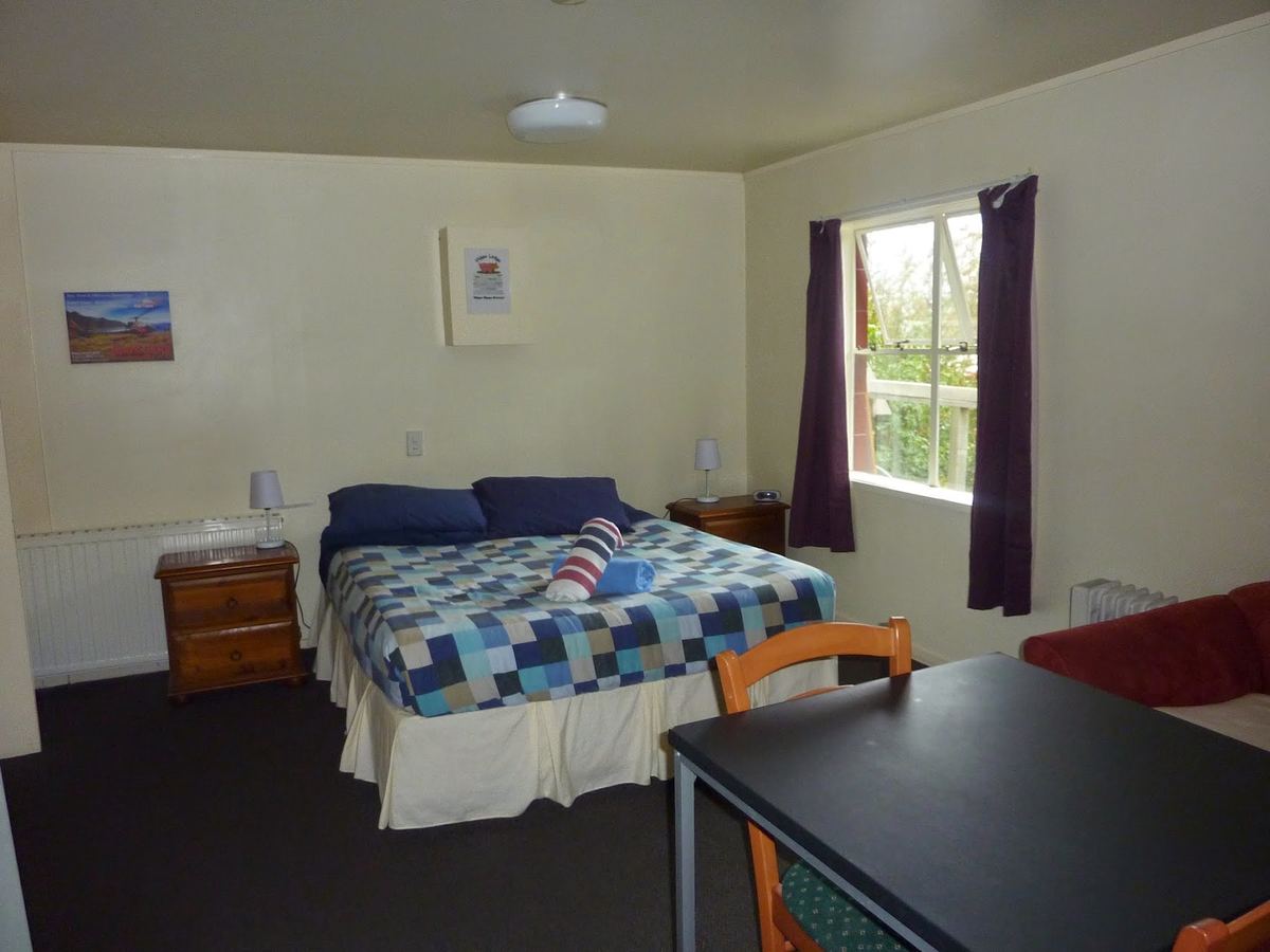 A room at Hippo Lodge Backpackers, Queenstown